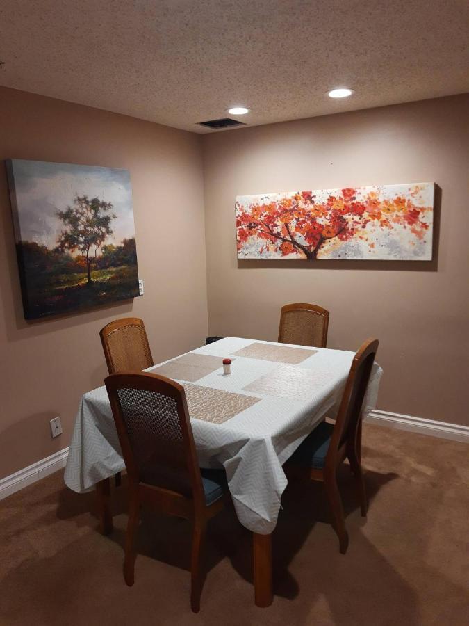 Cozy Home With Comfortable Beds And Fully Equipped Kitchen 15 Mins Drive From Airport, Downtown, Sait And U Of C And 80 Min Drive To Banff YYC Buitenkant foto